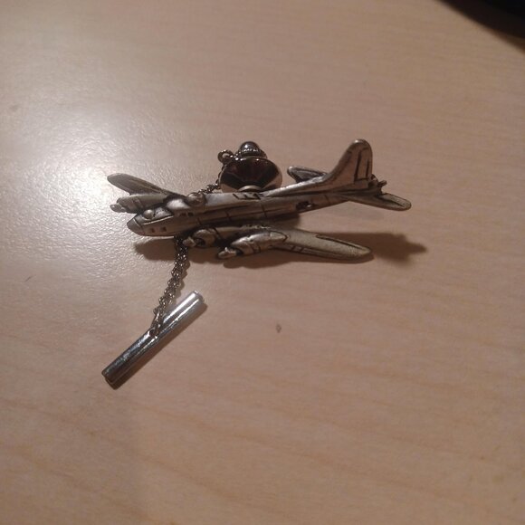 Vintage Silver Tone Boeing B-17 Bomber Plane Pin - Picture 1 of 5
